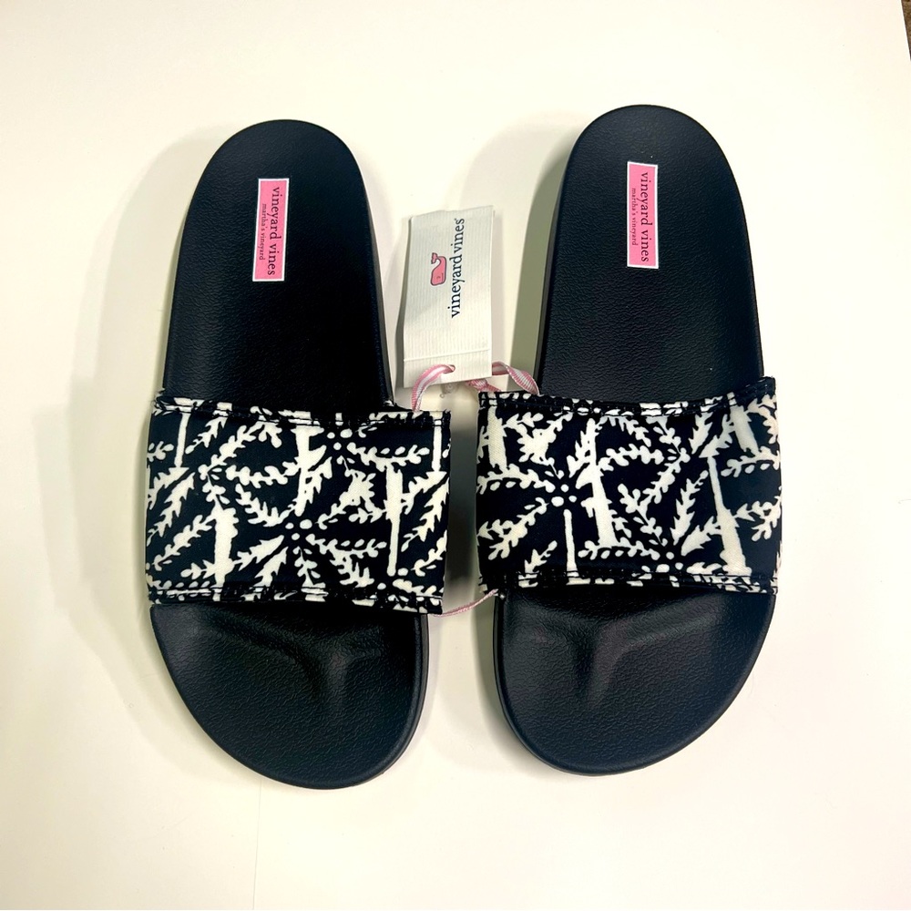 Vineyard Vines all over palm tree slides : NWT size 10 black